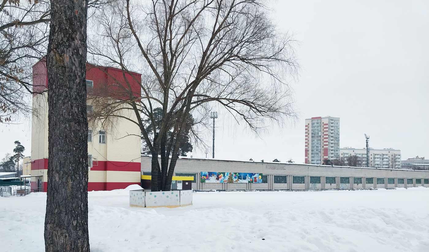 Тасма каток Казань заливается на площадке от футбольного поля, ближе к парку Урицкого.