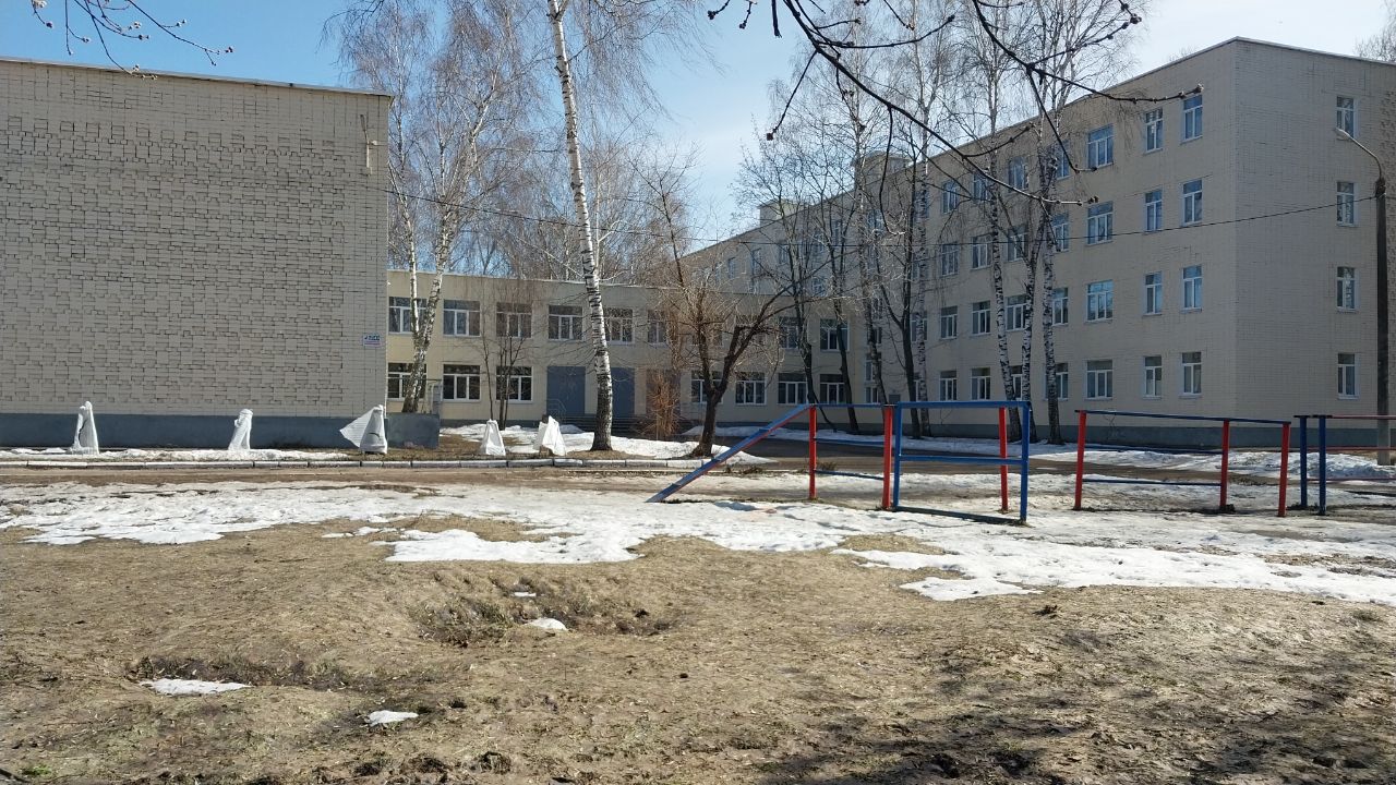 Школа №65 в Казани в Московском районе для жителей местных.