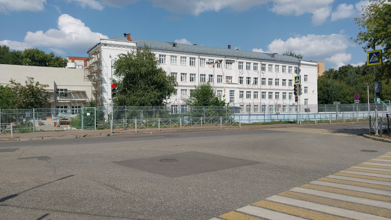 Главное фото школы №98 Казани закреплен в начале статьи.