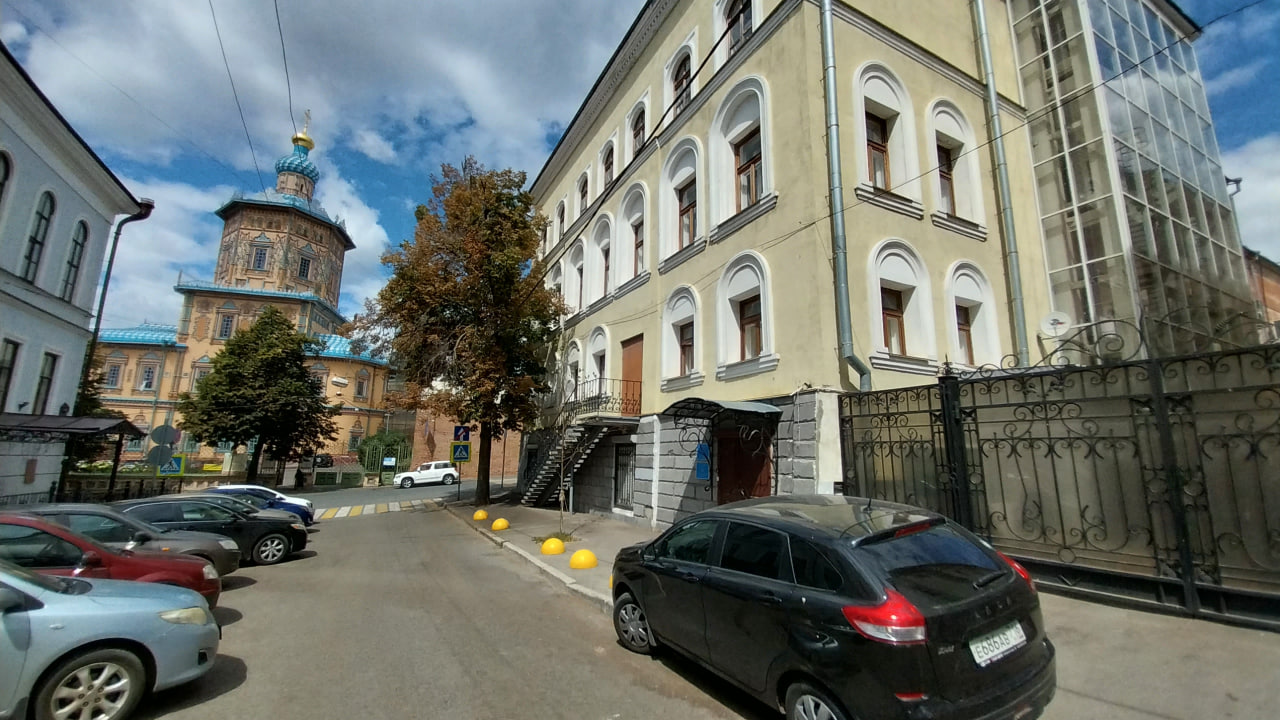 Здание интерната у Лицей Лобачевского на против учебного здания.