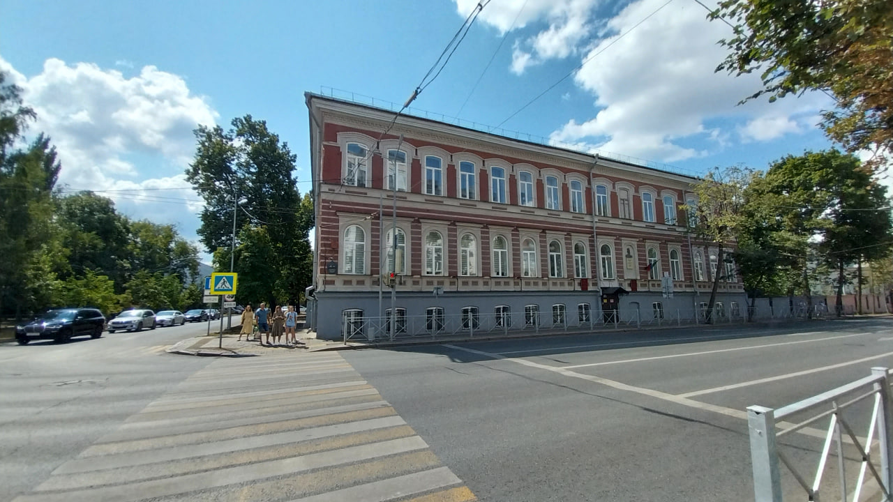 Главное фото гимназии №3 Вахитовского района выложена в начале статьи.