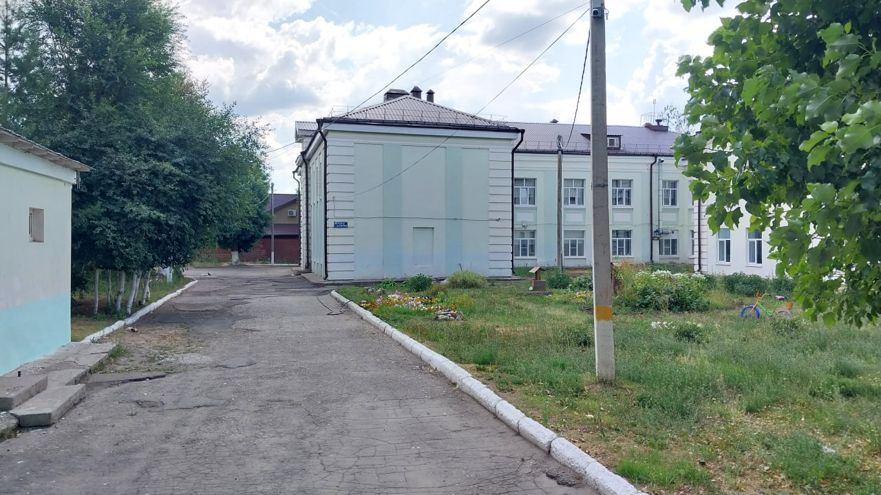 Вход через двор в школу №14 в Казани от улицы Братская.