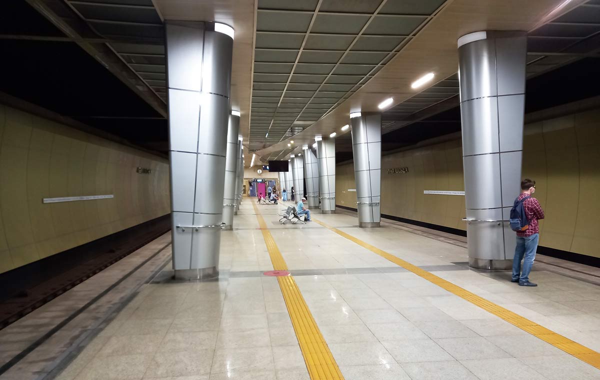 Хорошо оформленная внешняя среда у метро станции Козья слобода тоже обеспечивает граждан комфортной поездкой.