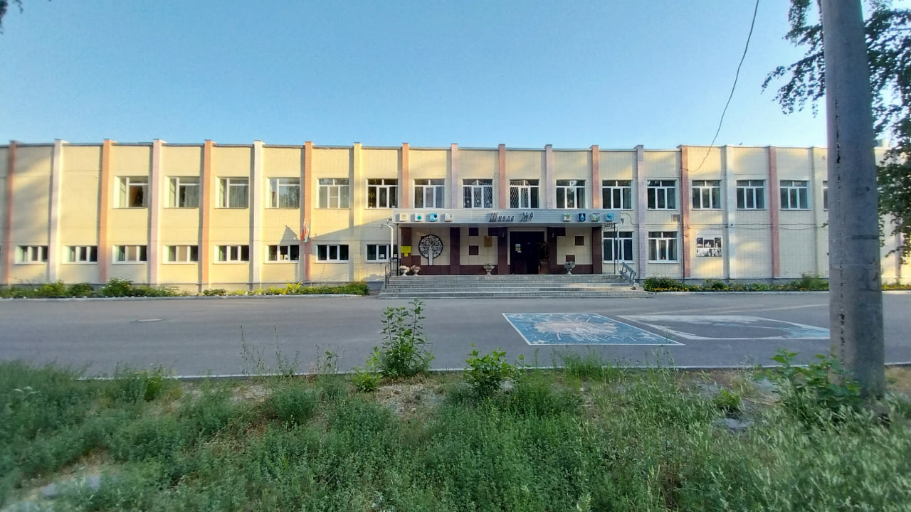 Главное здание и фото школы №9 размещен здесь в начале.