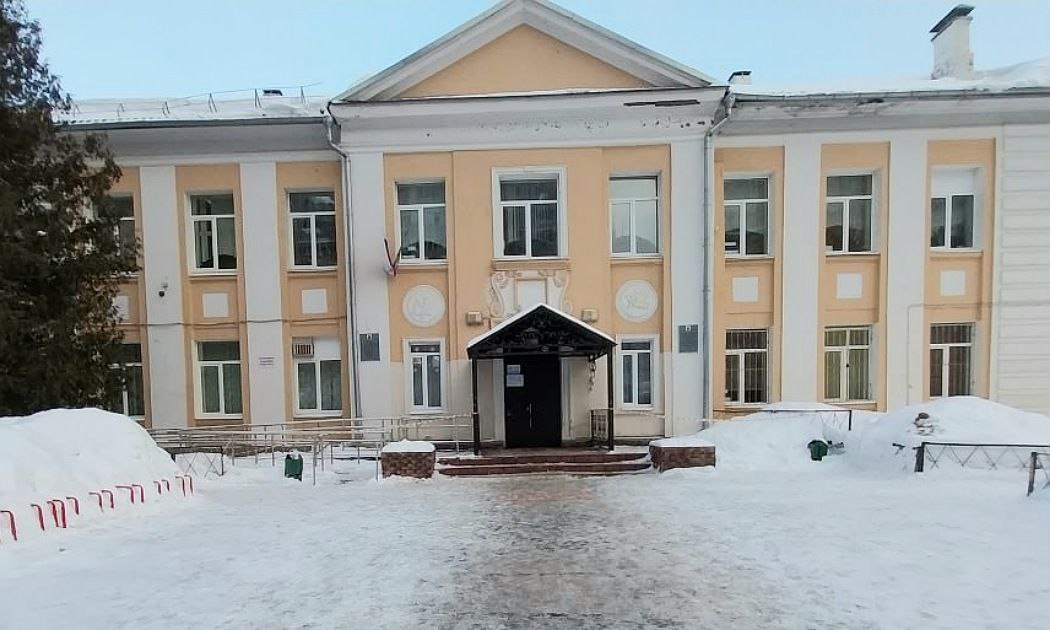 54 Школа Казань - на Ленинградская рядом со спортивным комплексом Мотор.