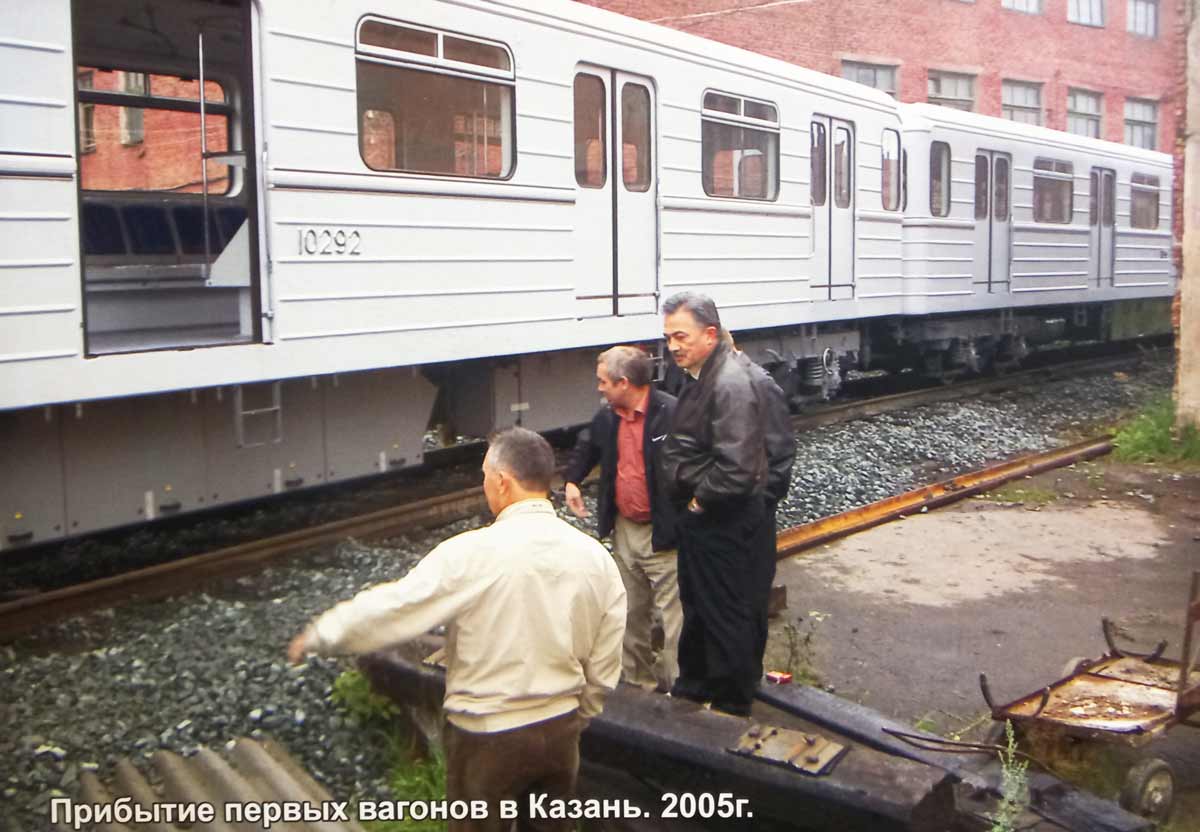 Прибытие первых вагонов метро в Казани стало знаменательным днём для мера Исхакова.