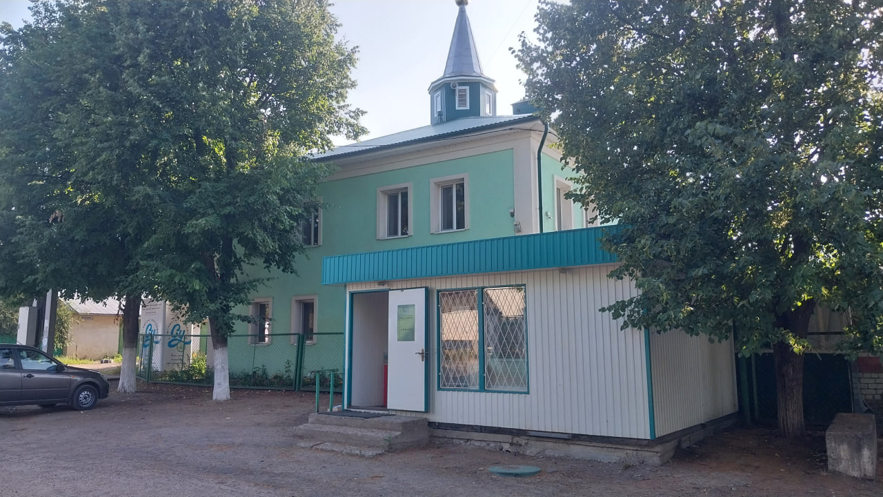 Одно и единственное здание фото школы Усмания в Казани.