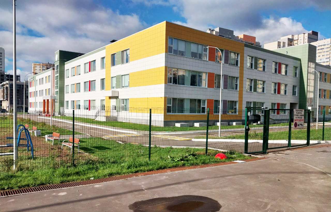 Школа 181 Казань располагается в Советском районе Казани где ост. ЖБИ-3.